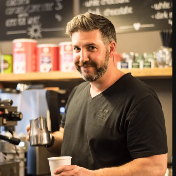 Marko Szymczak, Gründer der Barista Helden
